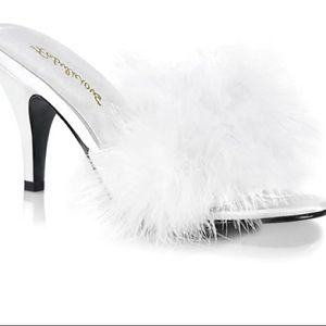 Fabulicious 3” Marabou slipper womens size 11. NWOT
